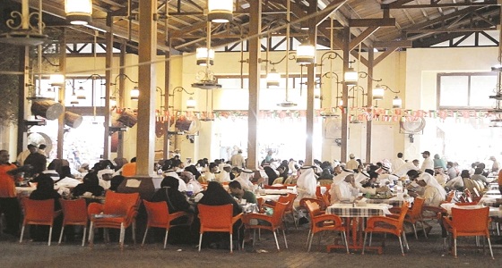 إلغاء شيشة العائلات من المقاهي والمطاعم بدولة خليجية يثير الجدل