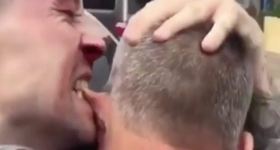 القبض على عريس قضم أذن ضيفه بحفل الزفاف