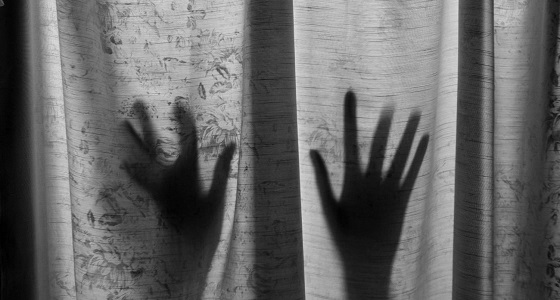 رغم اعترافه بجريمته.. محكمة ترفض معاقبة مغتصب مراهقة وتتركه حراً