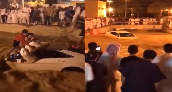 بالفيديو.. مواطنون ينتشلون شابًا كان على وشك الغرق في سيول الرياض