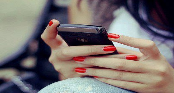 سيدة تتهم زوجها بإرساله صور فاضحة لها عبر الواتساب