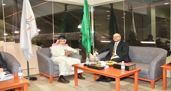 بالصور.. القنصل الأمريكي يزور متحف تبوك الإقليمي