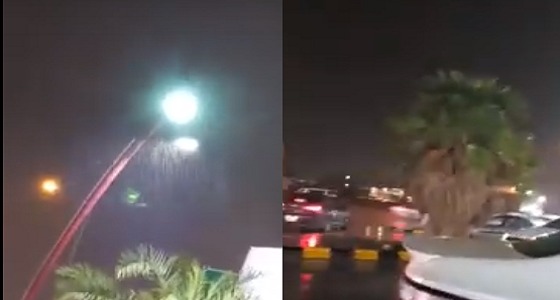 بالفيديو.. الأمطار تواصل هطولها على الرياض