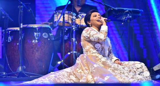 بالصور.. إشادة واسعة للمطربات بعد إطلالاتهن المحتشمة بالرياض