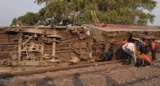 إصابة 14 شخصا إثر خروج قطار عن مساره شمال الهند