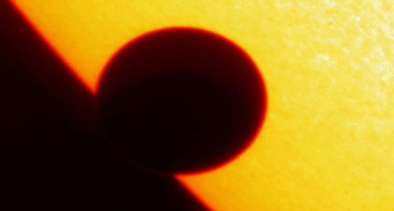 فلكية جدة: عطارد يعبر أمام الشمس في ظاهرة نادرة.. والتحديق سيسبب كارثة للعين