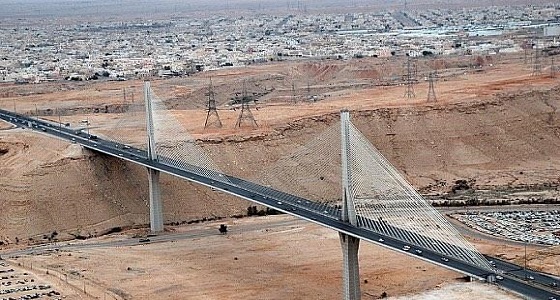 قريبا.. اعتماد حلول وطرق بديلة لتخفيف الزحام عند الجسر المعلق