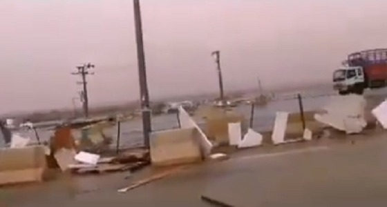 بالفيديو.. آثار الرياح الهابطة غرب القصيم