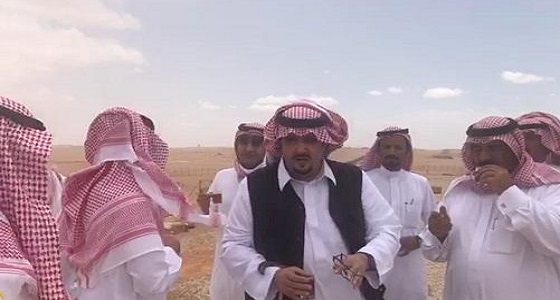 بالفيديو.. عبدالعزيز بن فهد متفقدا مزرعته بعد الأمطار: ” لا تردون أحد من الناس “
