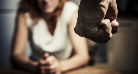 رجل يدعي العلاج بالرقية الشرعية يعتدي جنسيًا على امرأة