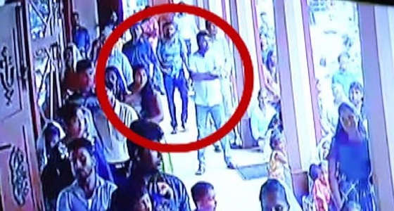 بالفيديو.. لحظة ظهور أحد منفذي تفجيرات سريلانكا بين المواطنين