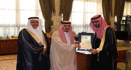 مسؤولو جائزة الأميرة صيتة بنت عبدالعزيز للتميز في العمل الاجتماعي في ضيافة أمير منطقة الرياض