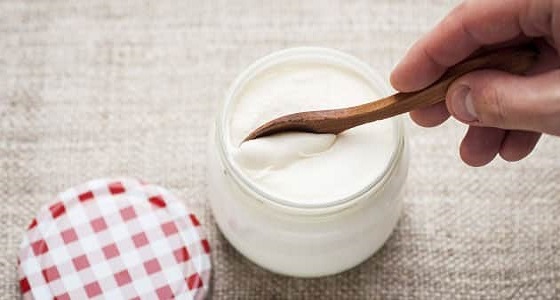 3 استخدامات جمالية للزبادي.. منها العناية بالشعر 