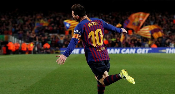 يويفا يعين حكما لا يخسر معه رفاق ميسي.. بمباراة برشلونة ومانشستر يونايتد