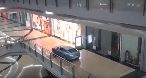 بالفيديو.. مواطن يستأجر مول في الرياض للتسوق بمفرده بسيارته