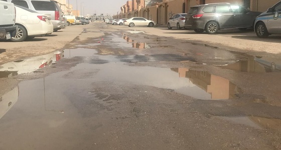 بالصور.. انكسارات وهدر في المياه بحي عكاظ الجديد بالرياض