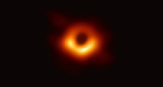 لأول مرة.. علماء الفلك يلتقطون صورة للثقب الأسود