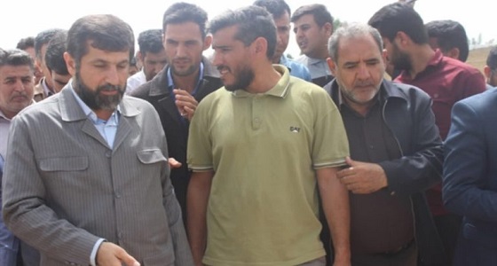 مواطن إيراني ينتقد مسؤول حكومي: دعمتم الأسد وتركتمونا نغرق بالفيضانات