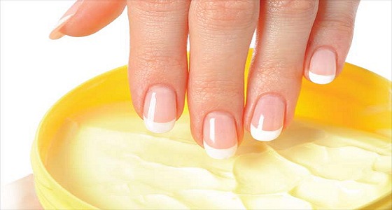 ” السبانخ والمكسرات ” .. أطعمة تساعد على تقوية الأظافر