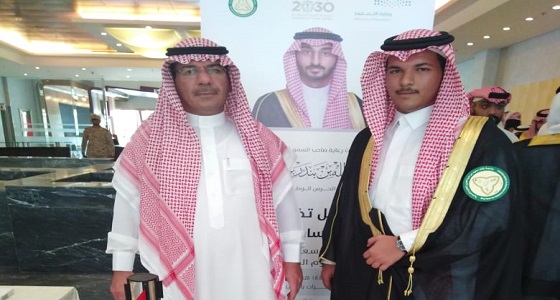 بالفيديو والصور.. العنزي يحتفل بتخريج ولده من كلية الطب بجامعة الملك سعود