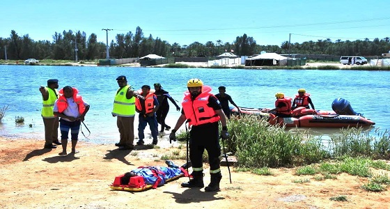 الهلال الأحمر يقيم فرضية فيضان وادي وأخلاء مبنى من 800 موظف