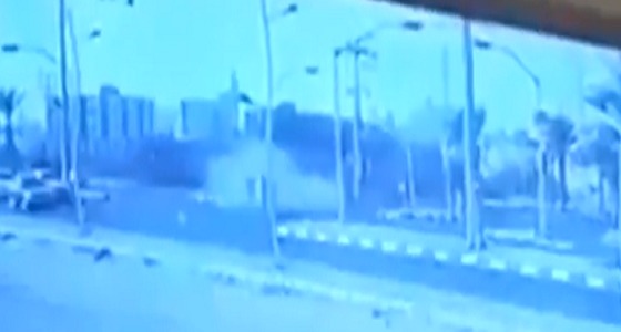 بالفيديو.. حادث تصادم عنيف بسبب تجاوز الإشارة الحمراء