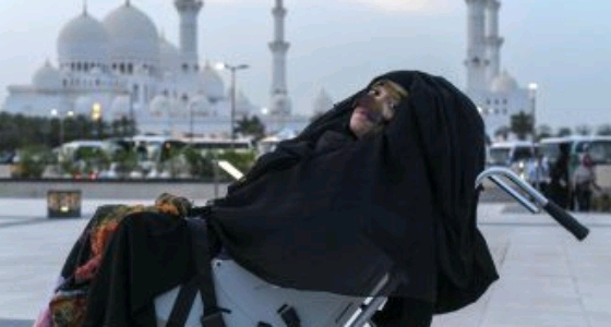 بالفيديو.. الظهور الأول للإماراتية العائدة من الغيبوبة الطويلة