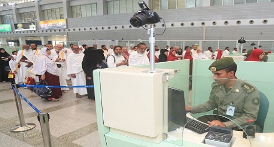 بالفيديو.. جوازات مطار الأمير محمد بن عبدالعزيز تضاعف جهودها لخدمة ضيوف الرحمن 