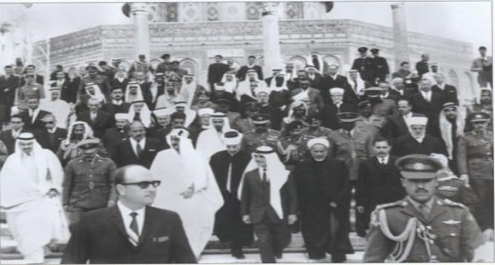 صورة نادرة تجمع الملك فيصل وملك الأردن في المسجد الأقصى
