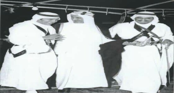 صورة نادرة تجمع خادم الحرمين مع الملك فيصل والعاهل المغربي