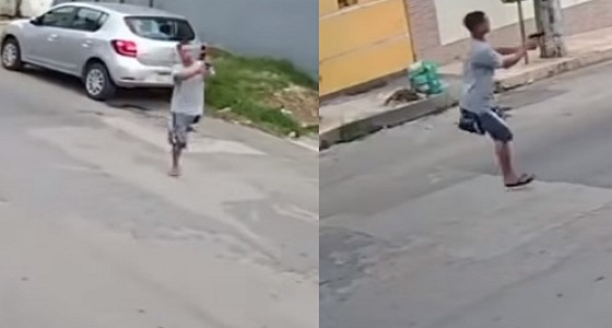 بـ ” ساق واحدة ” ..شاب يسرق سيارة ويدخل في معركة مسلحة مع الشرطة(فيديو)