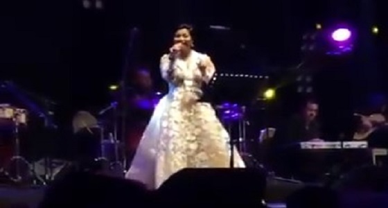 بالفيديو.. شيرين تثير ضحك جمهور حفلها في الرياض: ” اسكت يا بؤي “