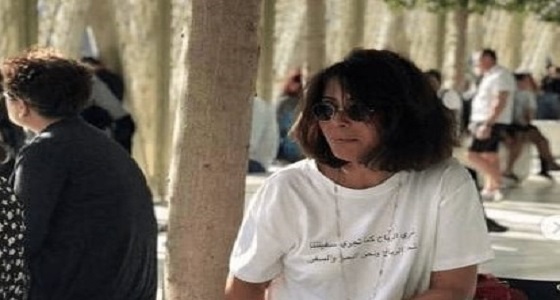 بالصور.. إطلالة شبابية جذابة لمنى زكي بإحدى المولات التجارية 