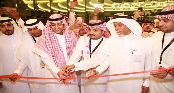 بالصور.. الأمير سعود بن محمد يفتتح معرض العطور خلال العصور الثالث