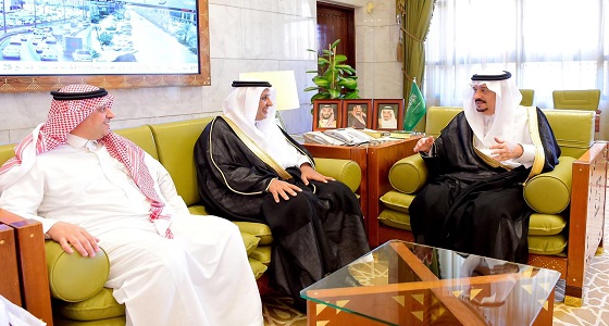 أمير الرياض يستقبل رئيس هيئة النقل العام