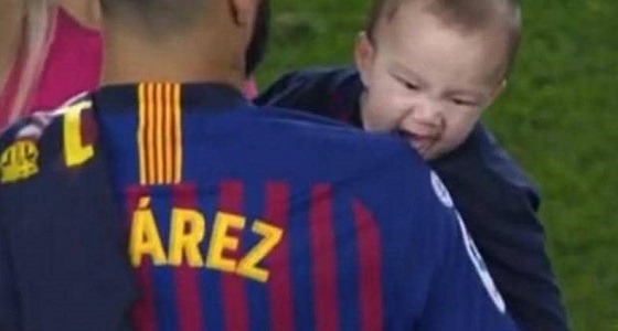 ” عضة ” ابن سواريز تثير ضجة بمواقع التواصل