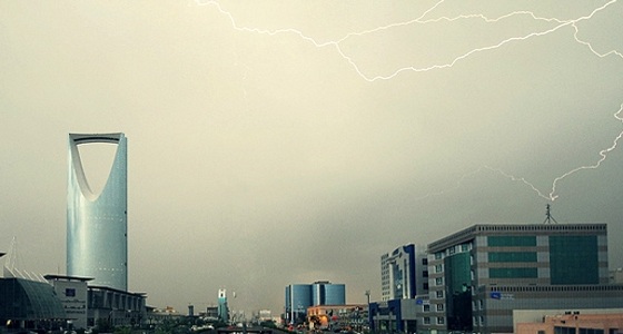 أمطار رعدية ورياح نشطة على الرياض والشرقية