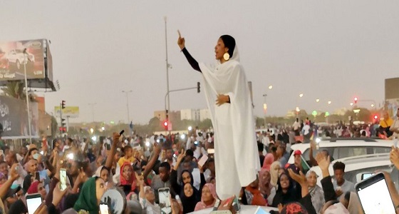 أيقونة الثورة السودانية: مطلبنا إقتلاع النظام من جذوره
