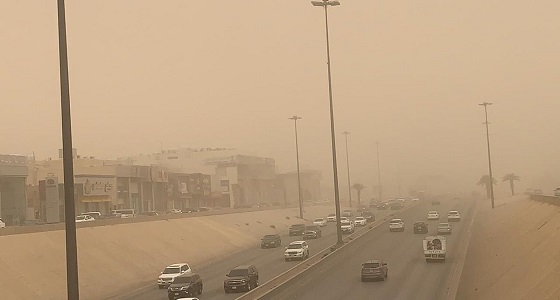 بالفيديو والصور.. موجة غبار تغطي أجواء الرياض والأرصاد تعلن موعد نهايتها