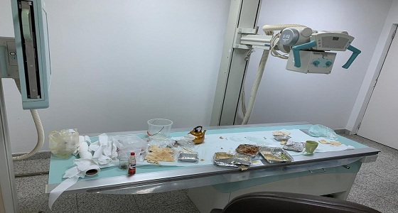 شاهد.. فول ومقلقل وبراد شاهي على جهاز الأشعة داخل مستشفى بجازان