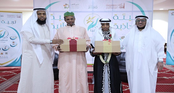 بالصور.. حلقات ابن المبارك تكرم الحفاظ والفائزين بالمسابقات القرآنية