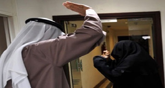 أربعيني يخطف زوجته الحامل من ” كافيه ” ويعتدي عليها في فندق ويهددها بالذبح