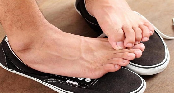 ” السكر والشاي ” .. أفضل الطرق للتخلص من رائحة القدم الكريهة