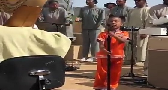 فيديو طريف لابنة كيم كارديشيان وهي تغني وتخطف الأضواء من والدتها