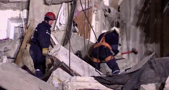 بالصور.. انهيار جزئي بمبنى سكني في الجزائر