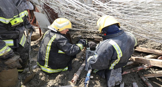 وفاة شخص إثر حادث إنهيار حديد تسليح لسقف مبنى قيد الإنشاء