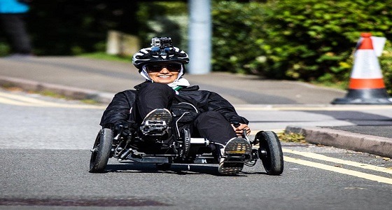 ” سوسن ” فتاة ثلاثينية تحدت إعاقتها بتسلق الجبال بعدة مناطق في المملكة