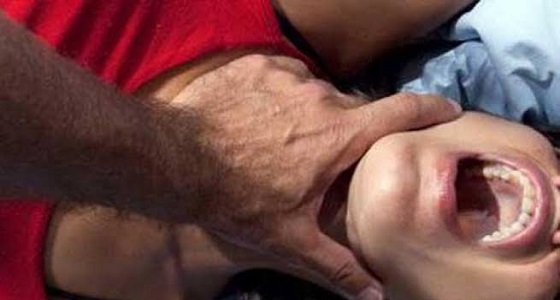  ذئبان بشريان يغتصبان سيدة أربعينية تحت تهديد السلاح  