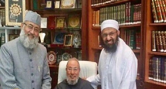 صورة مخزية توثق لقاء &#8221; القرضاوي &#8221; مع زعيم الجماعة المتهمة بتفجيرات سريلانكا