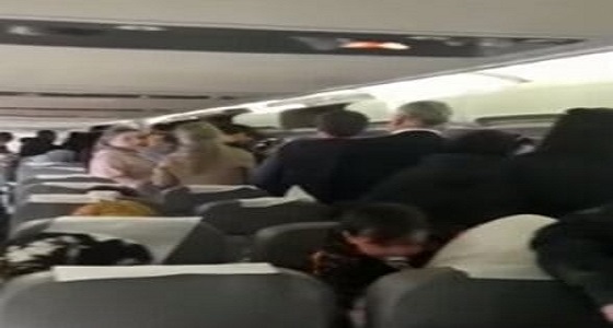 بالفيديو.. لحظات رعب عاشها ركاب الطائرة الروسية بعد اندلاع حريق في محركها 